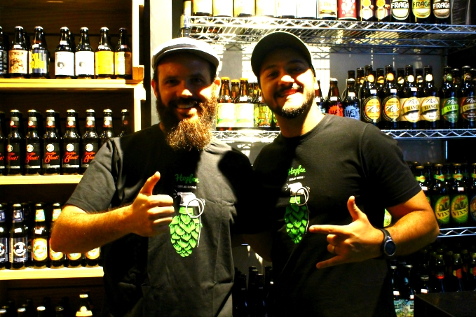 Eu e o Thiago, sócio proprietário da Hopfen