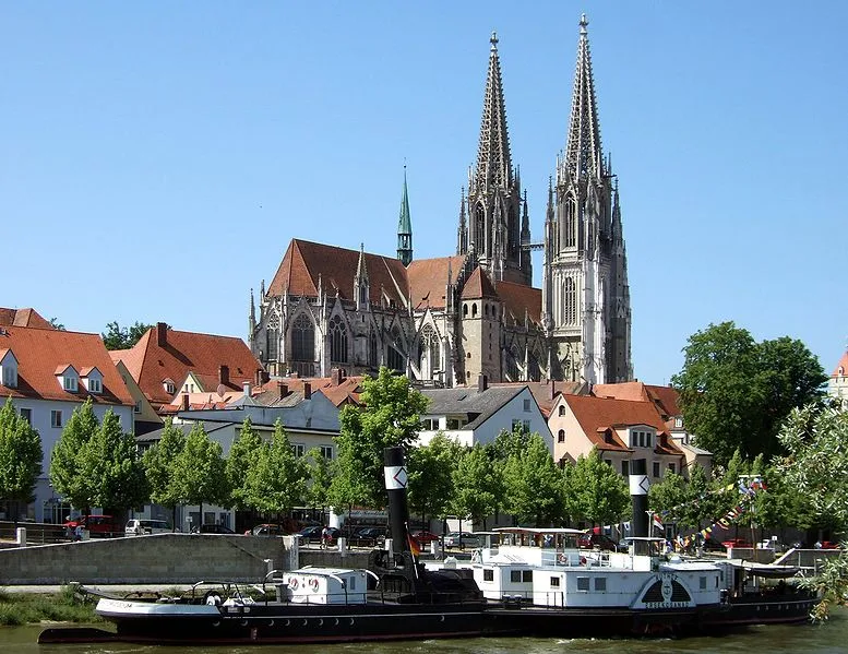 777px-Dom_Regensburg_retouched