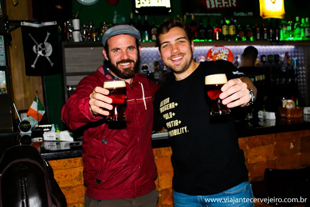 Edson (Viajante Cervejeiro) e Diego (Barbarium Beer Pub)